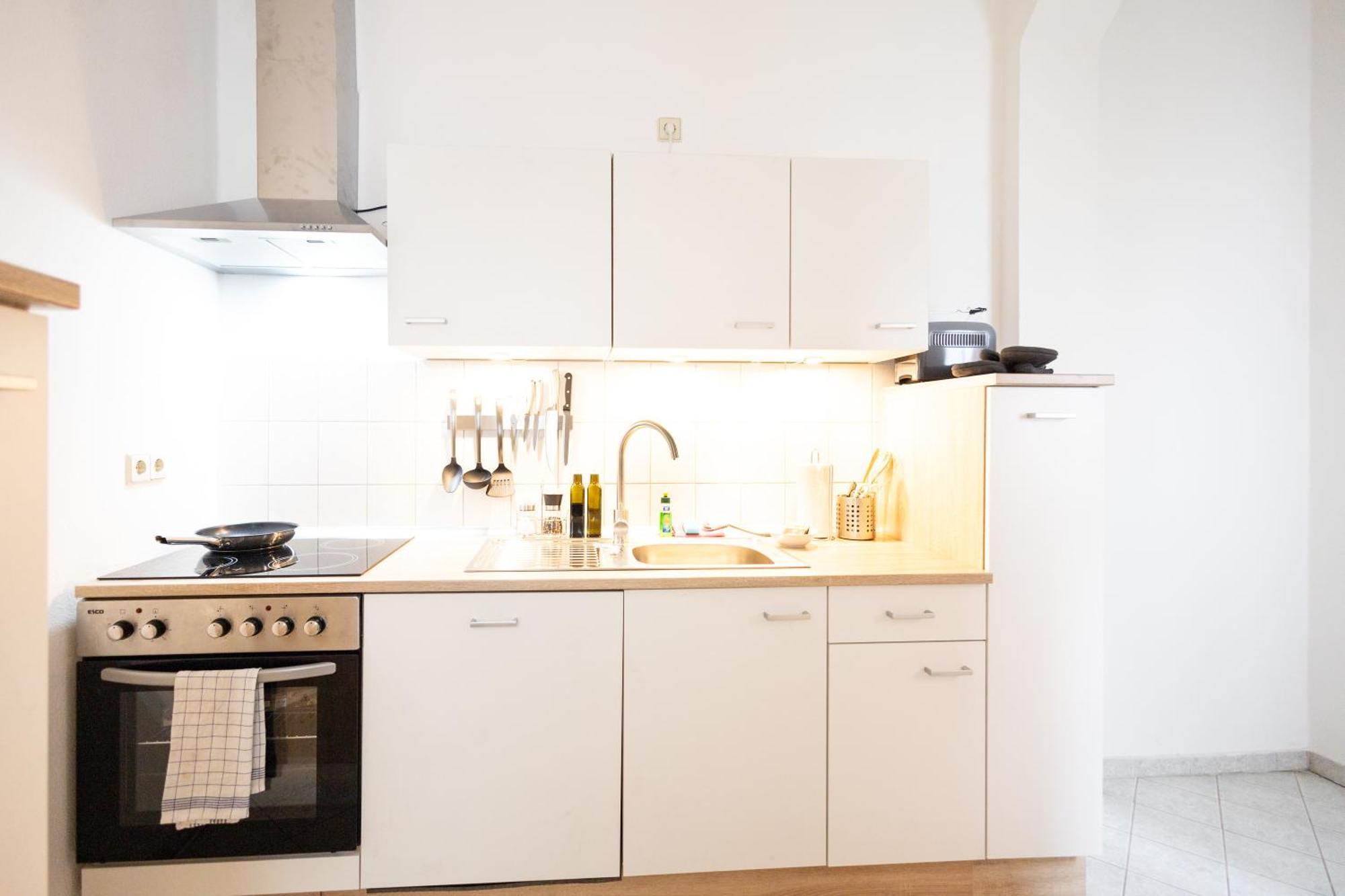 Ko-Living Space An Der Oper - Street Art Design Apartments Хале Екстериор снимка