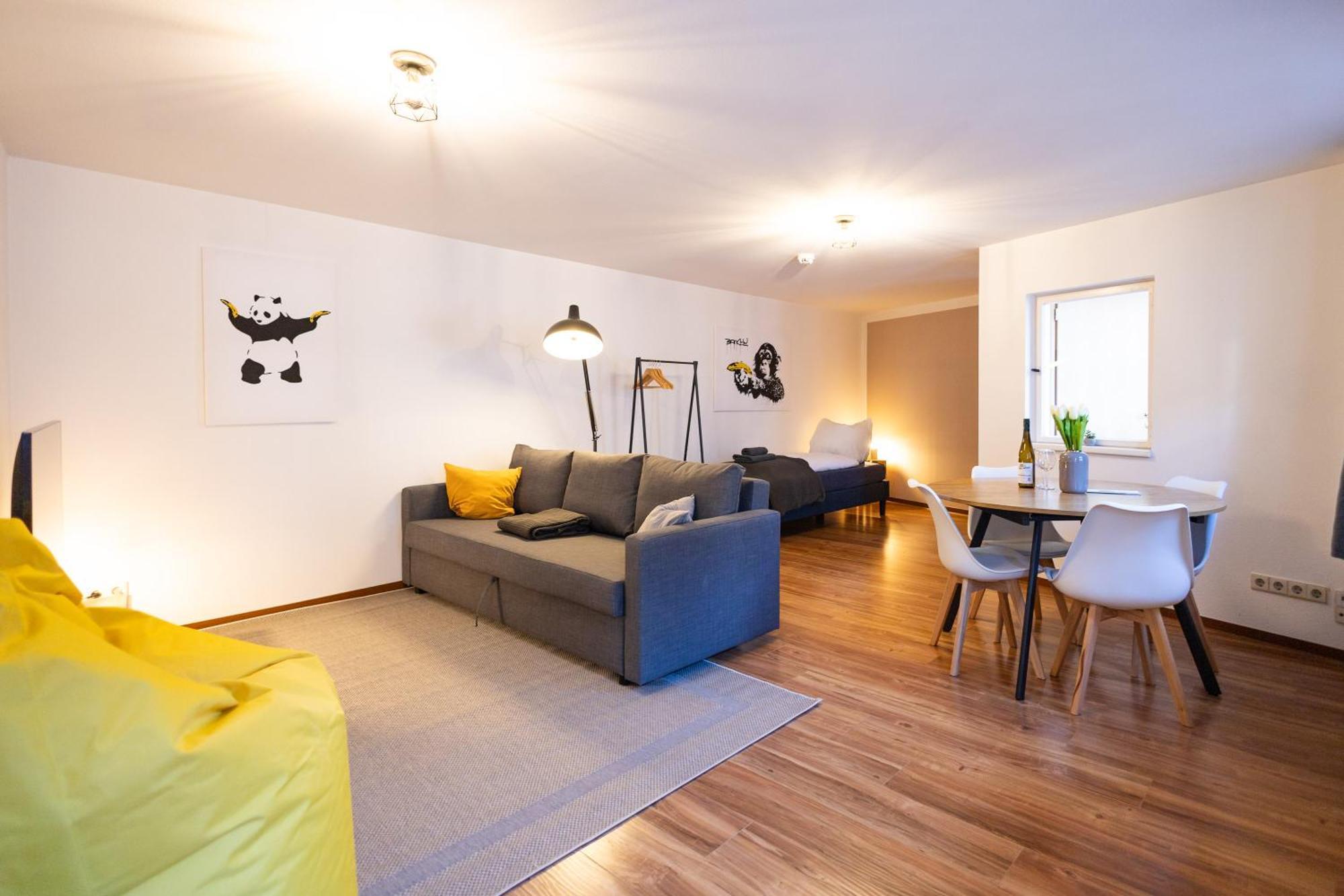Ko-Living Space An Der Oper - Street Art Design Apartments Хале Екстериор снимка